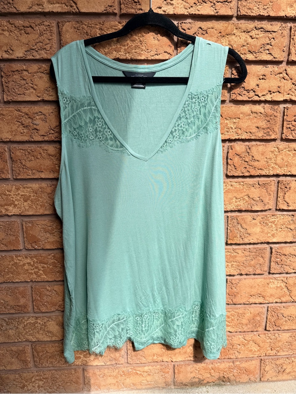 4/$25 • Michel Studio Collection Mint Green Flowy Lace Detail Cami